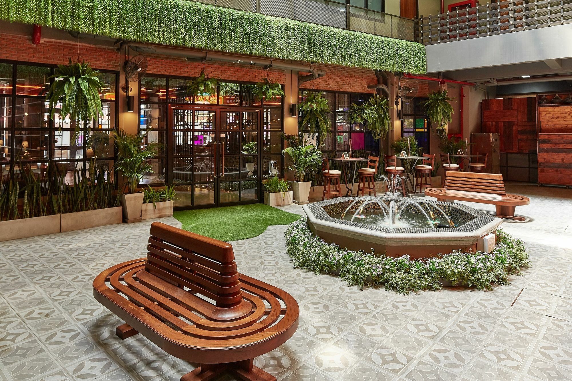 Khách sạn W22 By Burasari Bangkok